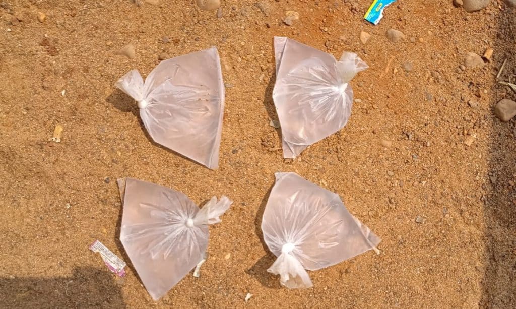 बांकीमोगरा थाना क्षेत्र के अंतर्गत तेलसरा में खुलकर बिकती है कच्ची महुआ शराब ,पर कोई कार्रवाई नहीं, किसके संरक्षण में चल रहा अवैध शराब की बिक्री, शाम होते ही जमती है महफिल