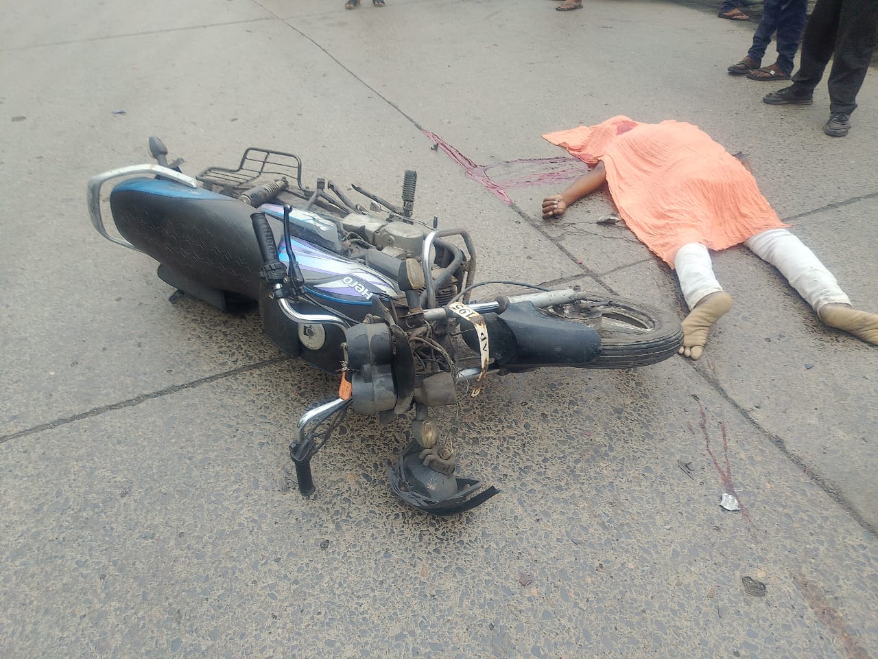 बांधाखार (नूनेरा): ट्रेलर की चपेट में आने से बाइक सवार की मौत, पहचान की पुष्टि शेष