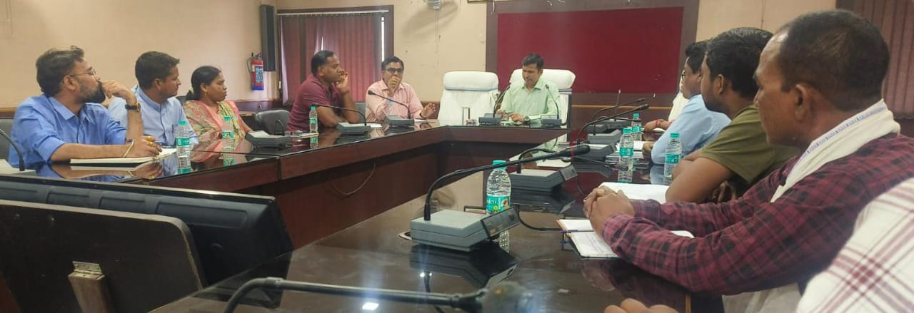 सीईओ जिला पंचायत ने स्वच्छ भारत मिशन की ली समीक्षा बैठक निर्माण कार्यों को पूर्ण करने के दिए निर्देश