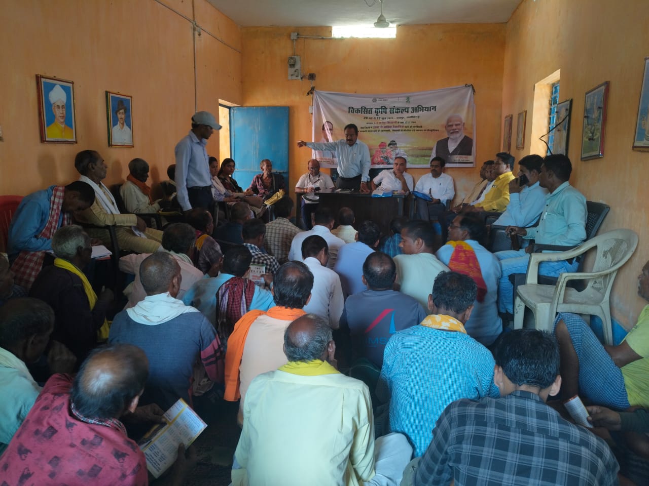 विकसित कृषि संकल्प अभियान के तहत वैज्ञानिक, किसानों से कर रही हैं संवाद