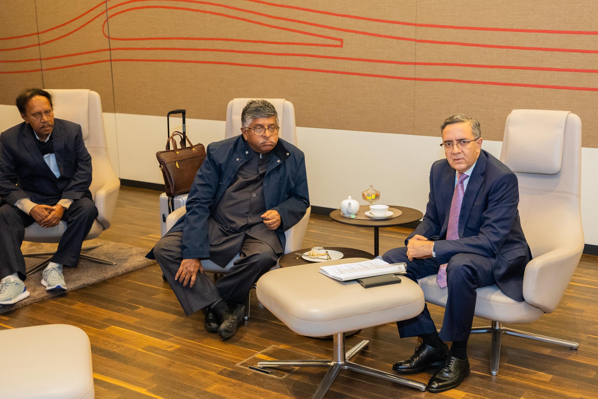 जर्मनी पहुंचा सर्वदलीय प्रतिनिधिमंडल, भारत के राजदूत ने किया स्वागत