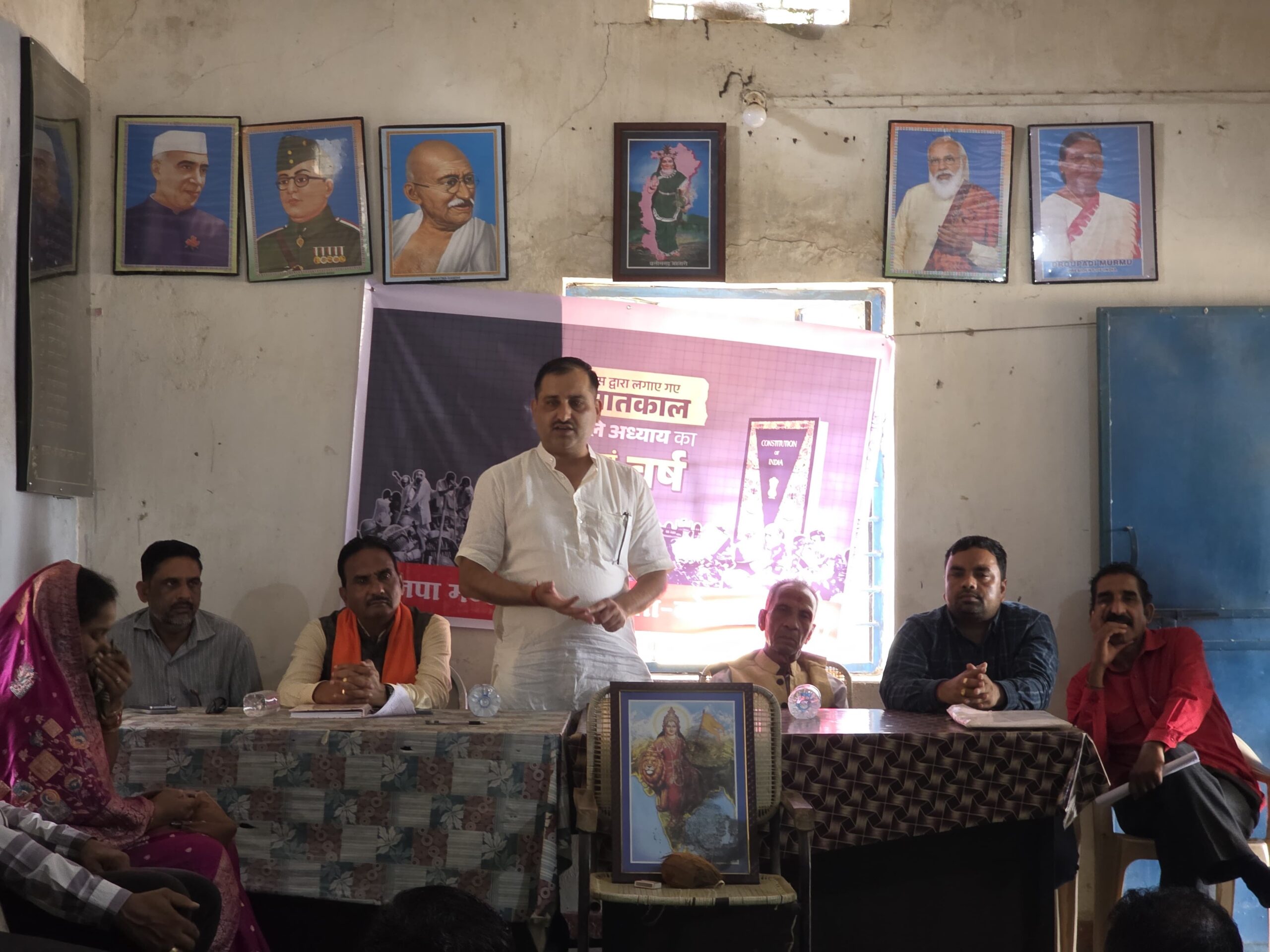 “काले दिन की काली यादें” – पाली मंडल के नुनेरा में आपातकाल की 50 वीं बरसी पर भाजपा का कार्यक्रम आयोजित । मीसा बंदियों और लोकतंत्र सेनानियों को याद कर एक पेड़ मां के नाम मुहिम के तहत किया गया पौधारोपण