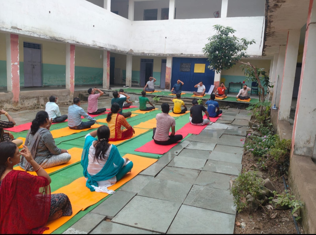 स्वामी आत्मानंद उत्कृष्ट हिंदी माध्यम उच्चतर माध्यमिक विद्यालय नुनेरा में मनाया गया योग दिवस