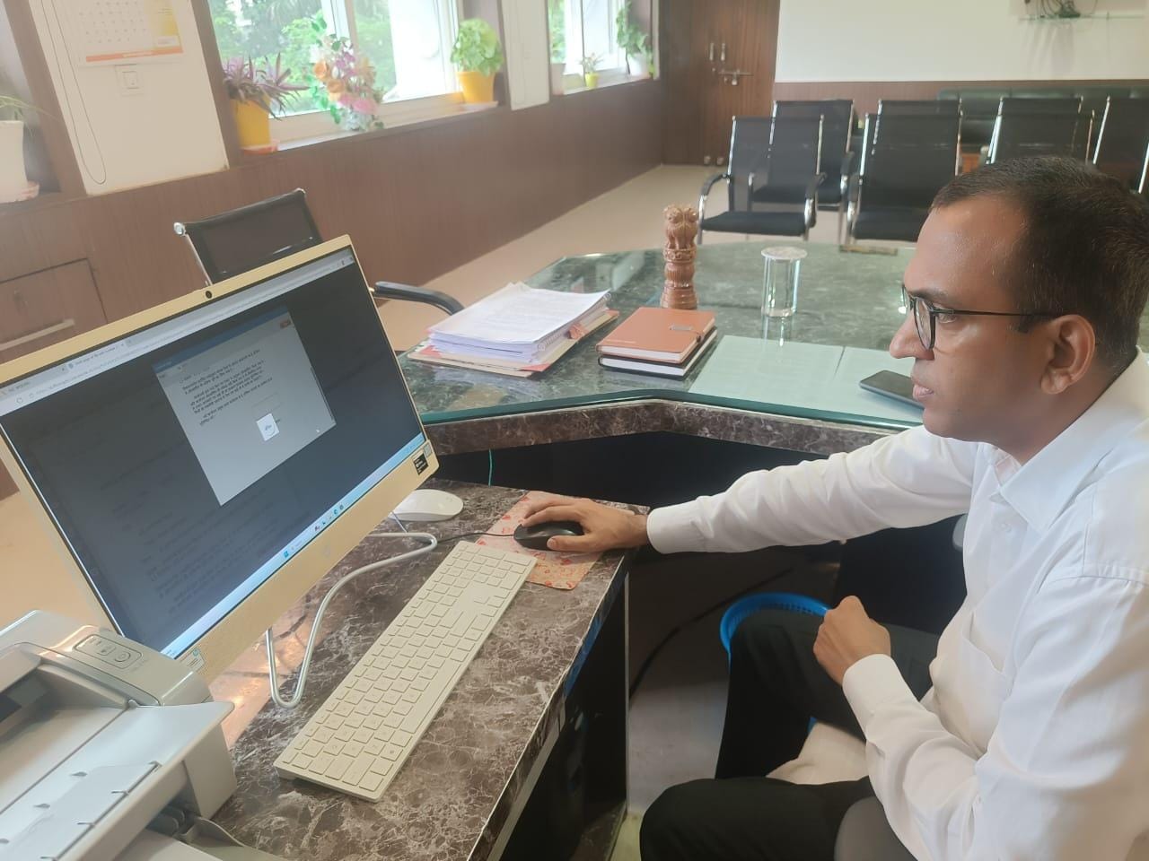 ई-ऑफिस के माध्यम से फ़ाइल को आगे बढ़ाएं विभाग:कलेक्टर