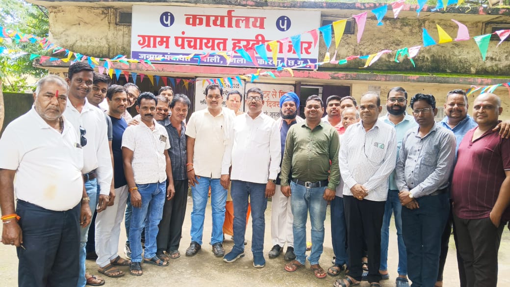 पंचायत भवन में हुई ग्रामवासियों की बैठक,सरपंच पर प्रशासनिक दबाब एसईसीएल के लिए बनाना नहीं होगी बर्दाश्त