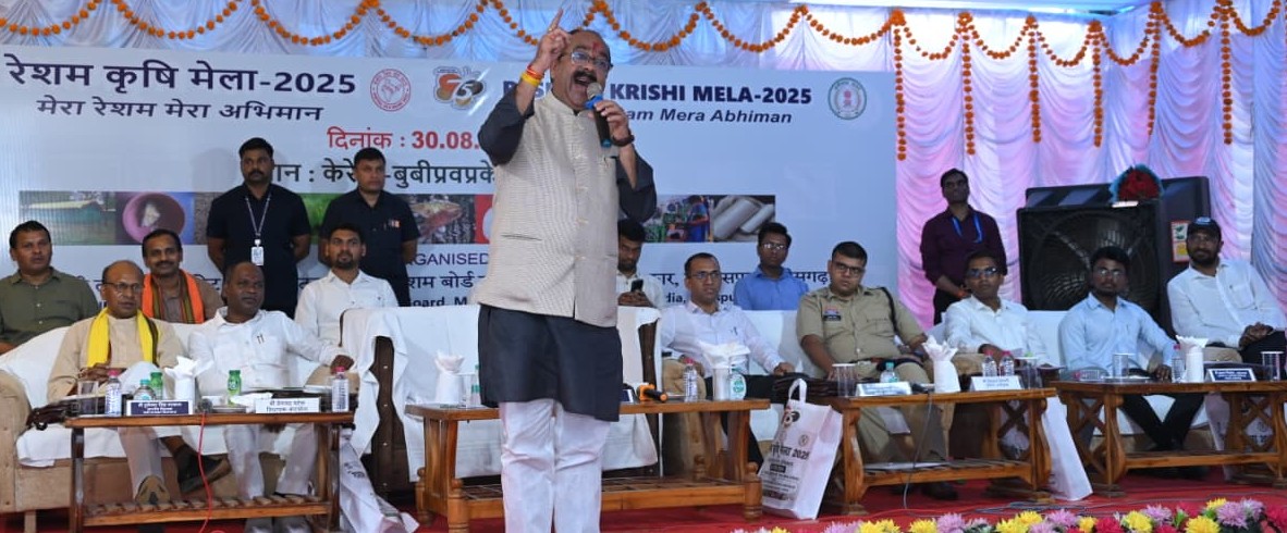 रेशम उत्पादन को बढ़ावा देने और किसानों को प्रोत्साहित करने उपमुख्यमंत्री ने डीएमएफ से एक करोड़ रुपए देने की घोषणा की । रेशम उत्पादन में छत्तीसगढ़ को पहले पायदान पर लाना हैः उपमुख्यमंत्री श्री अरुण साव