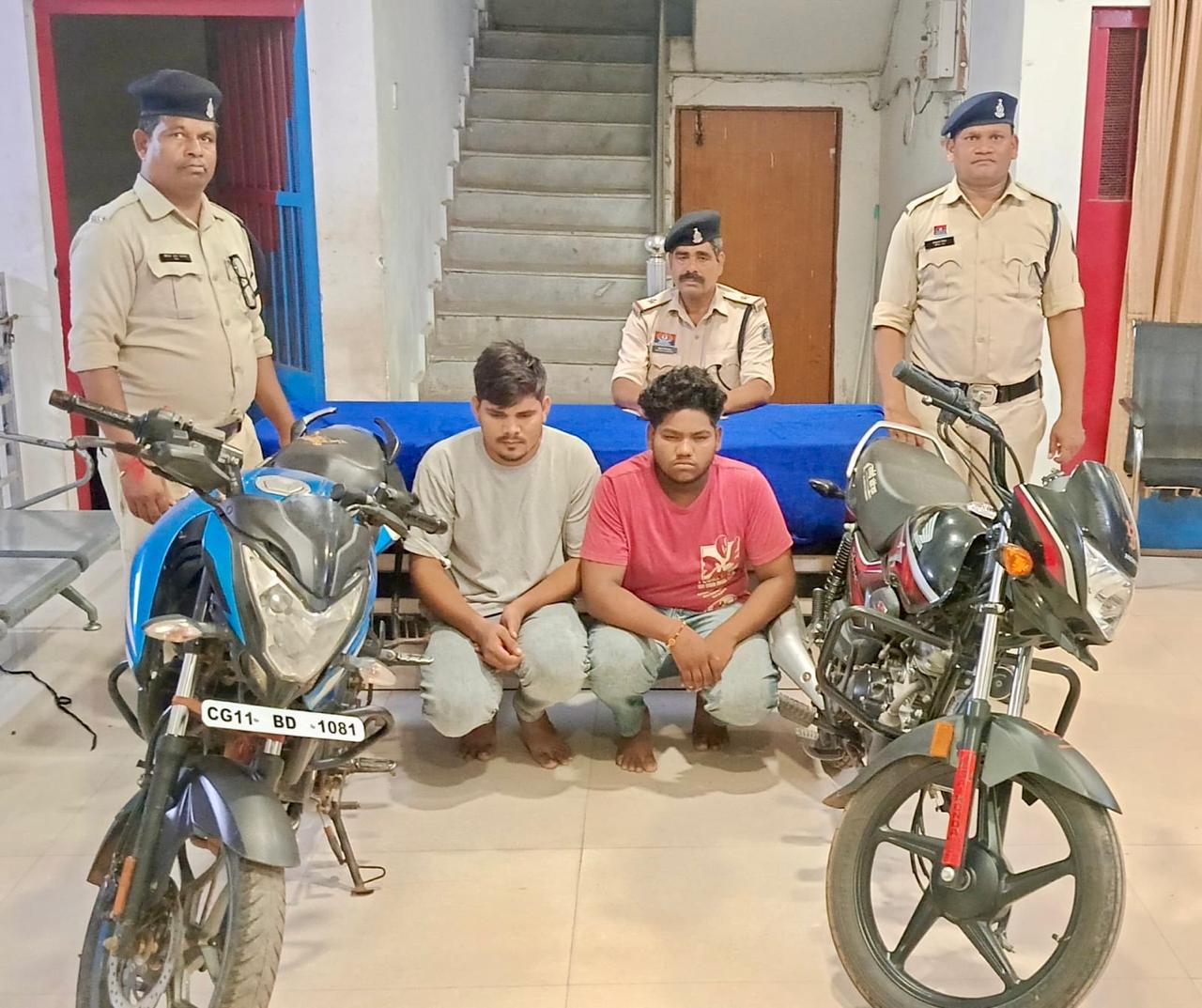 वाणीराव पेट्रोल पंप के पास जोगीपुर में मोटर साइकल को लूटकर भागने वाले 02 आरोपियों को गिरफ्तार कर भेजा न्यायिक रिमांड पर