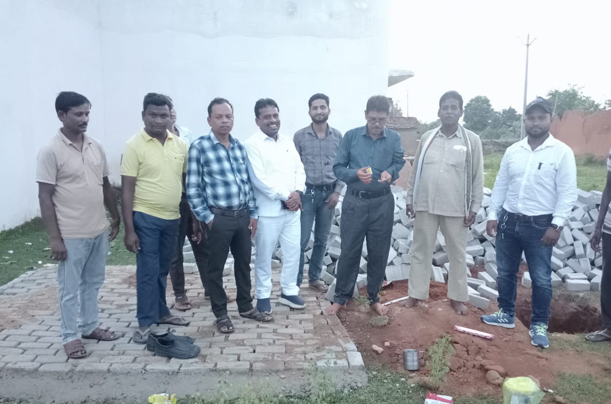 नुनेरा में स्वामी आत्मानंद उत्कृष्ट विद्यालय में अतिरिक्त कक्ष निर्माण हेतु भूमिपूजन जिला पंचायत उपाध्यक्ष प्रतिनिधि श्री मुकेश जायसवाल के करकमलों से संपन्न