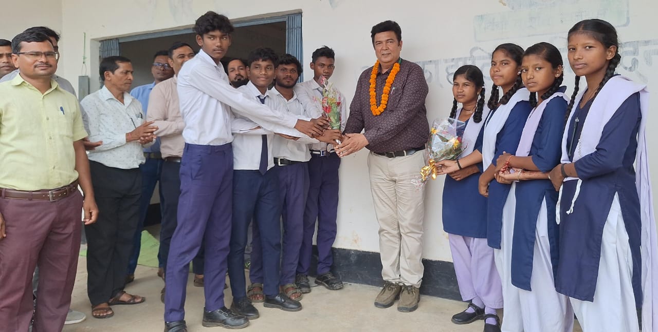 दूरस्थ क्षेत्र श्यांग के विद्यालय को मिला स्थायी प्राचार्य, विद्यार्थियों में खुशी की लहरशासन द्वारा पदोन्नति आदेश जारी करने के बाद जिले के स्कूलों में हो रही नियमित प्राचार्य की पदस्थापना