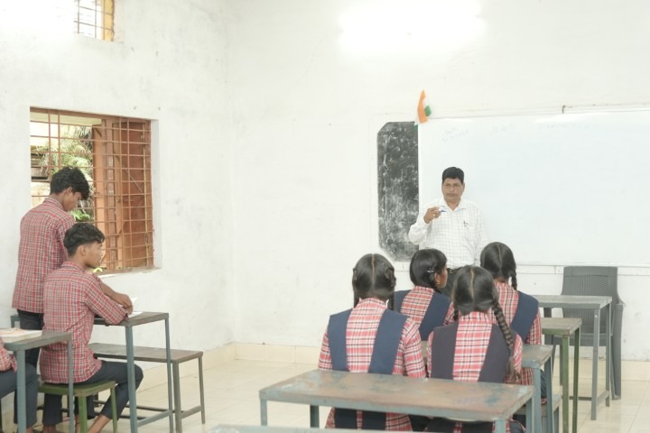 युक्तियुक्तकरण से योग्य शिक्षक सुदूर अंचलों में बच्चों के उज्ज्वल भविष्य का पथ कर रहे प्रशस्त । विशेषज्ञ शिक्षक की नियुक्ति ने मांचाडोली विद्यालय के शैक्षिक परिवेश को दी नई दिशा, छात्रों में विषय की प्रति बढ़ी रुचि