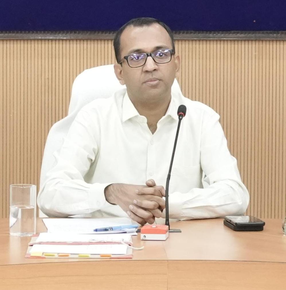 कलेक्टर ने बाढ़ की स्थिति के नियंत्रण हेतु अधिकारी कर्मचारियों को सतर्क रहने के दिए निर्देश । बांध व नदी के समीपस्थ इलाकों में मुनादी कराने हेतु किया निर्देशित । बाढ़ क्षेत्र से परिसम्पतियां हटाने की सूचना जारी