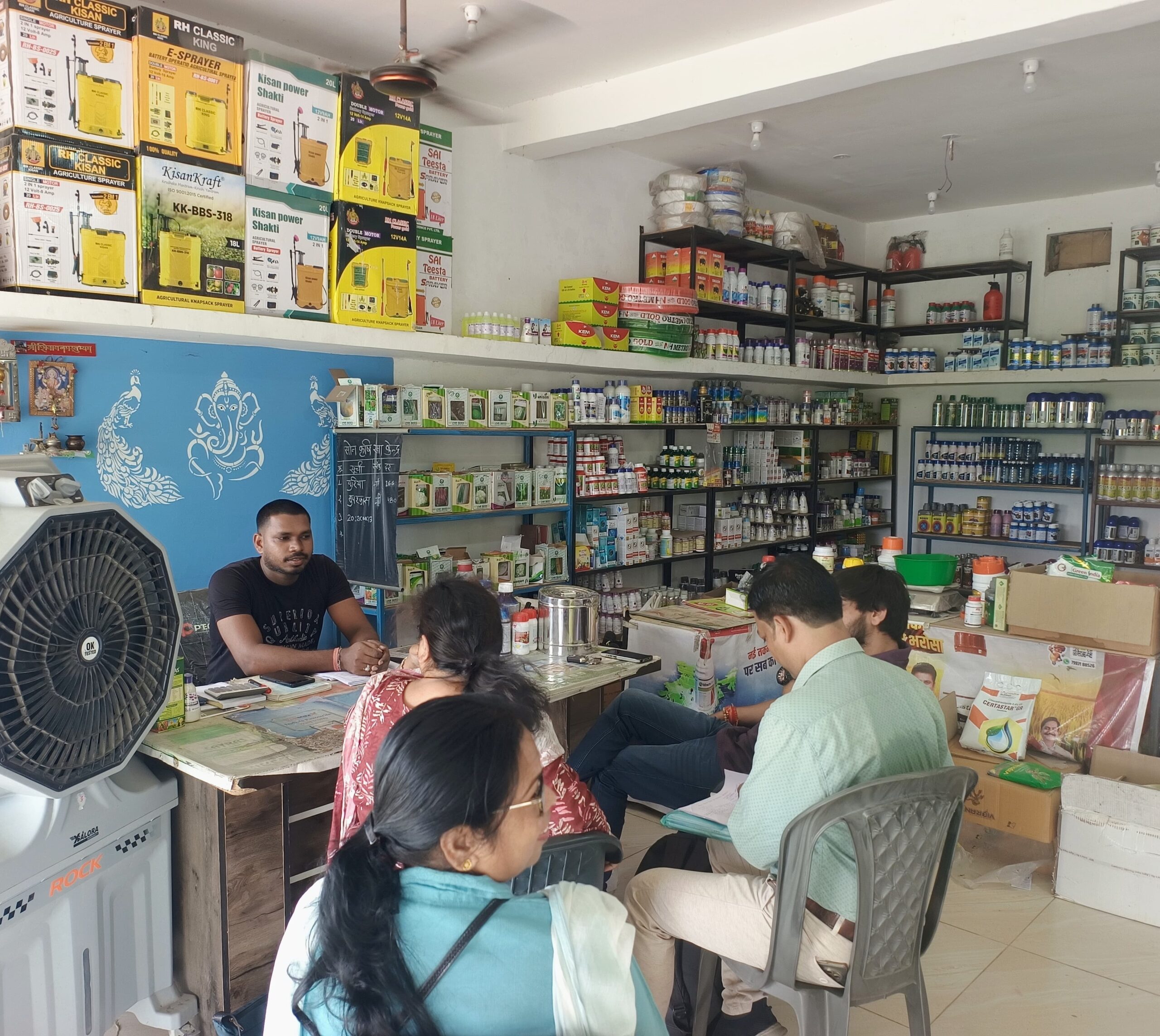 जिला के कृषि विभाग के टीम द्वारा उर्वरक विक्रय दुकानों का किया गया निरीक्षण