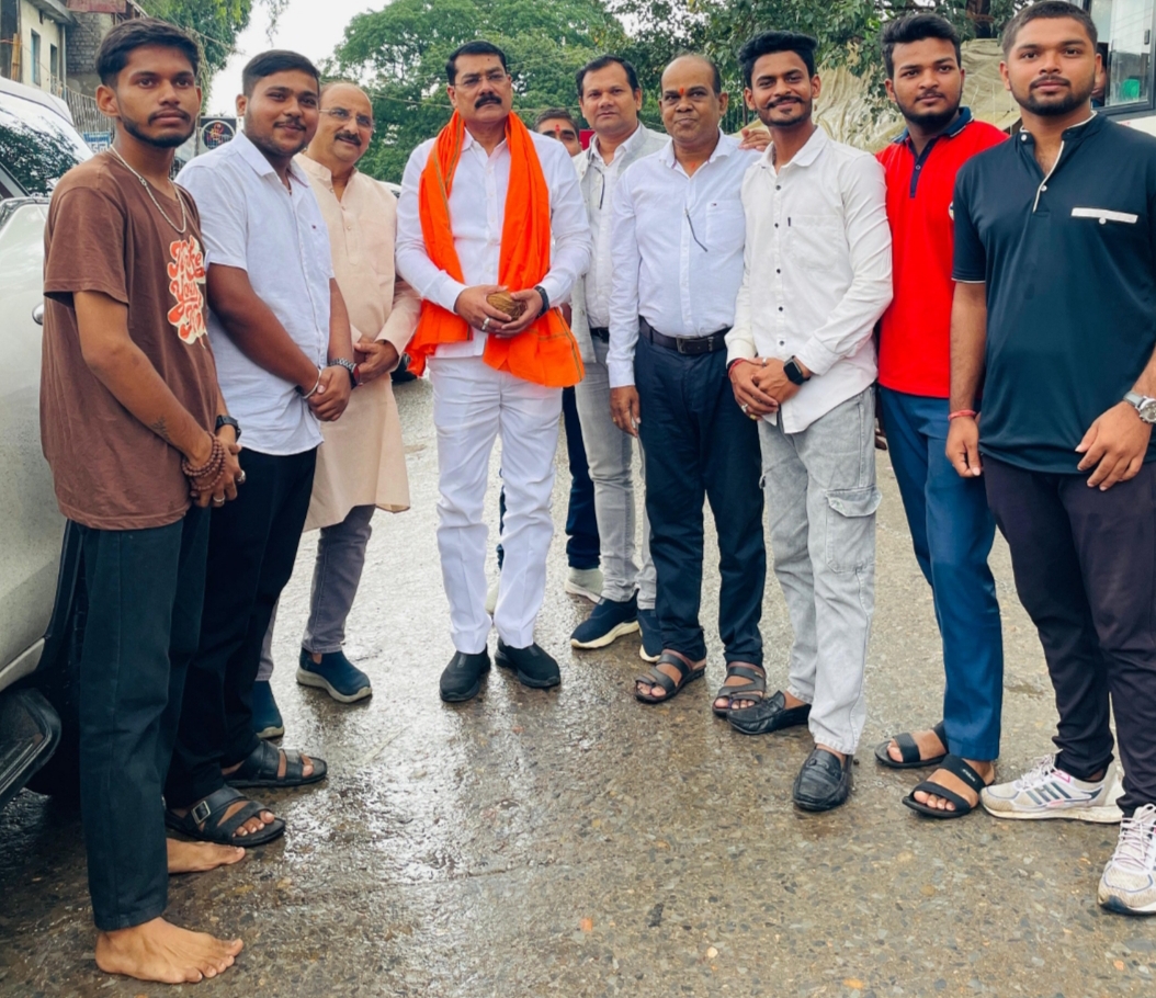 भाजपा जिला अध्यक्ष गोपाल मोदी का प्रथम आगमन बस स्टैंड हरदीबाजार पर महामंत्री निखिल राठौर के द्वारा भव्य स्वागत किया गया