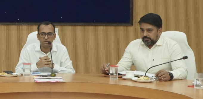 खाद और यूरिया के लिए किसानों को न हो कोई समस्या,शिकायत आने पर एसडीएम करे कार्यवाही: कलेक्टर । स्कूल और आंगनबाड़ी में गैस  से खाना पकाने और गैस की उपलब्धता सुनिश्चित कराने के निर्देश । युक्ति युक्तकरण अंतर्गत जॉइनिंग नहीं करने वाले शिक्षकों पर कार्यवाही के दिए निर्देश