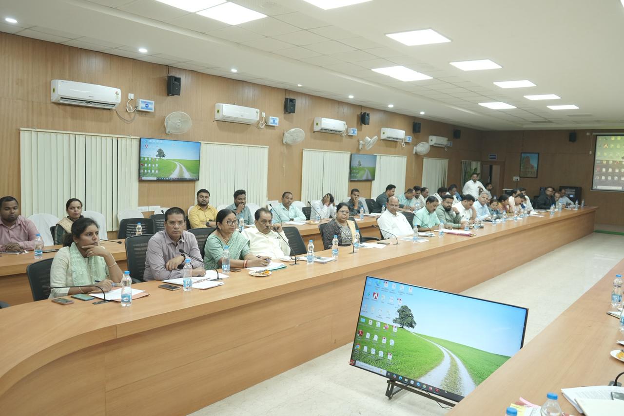 कलेक्टर ने ली समय सीमा की बैठक,&nbsp; विभागीय कार्यो की हुई समीक्षा