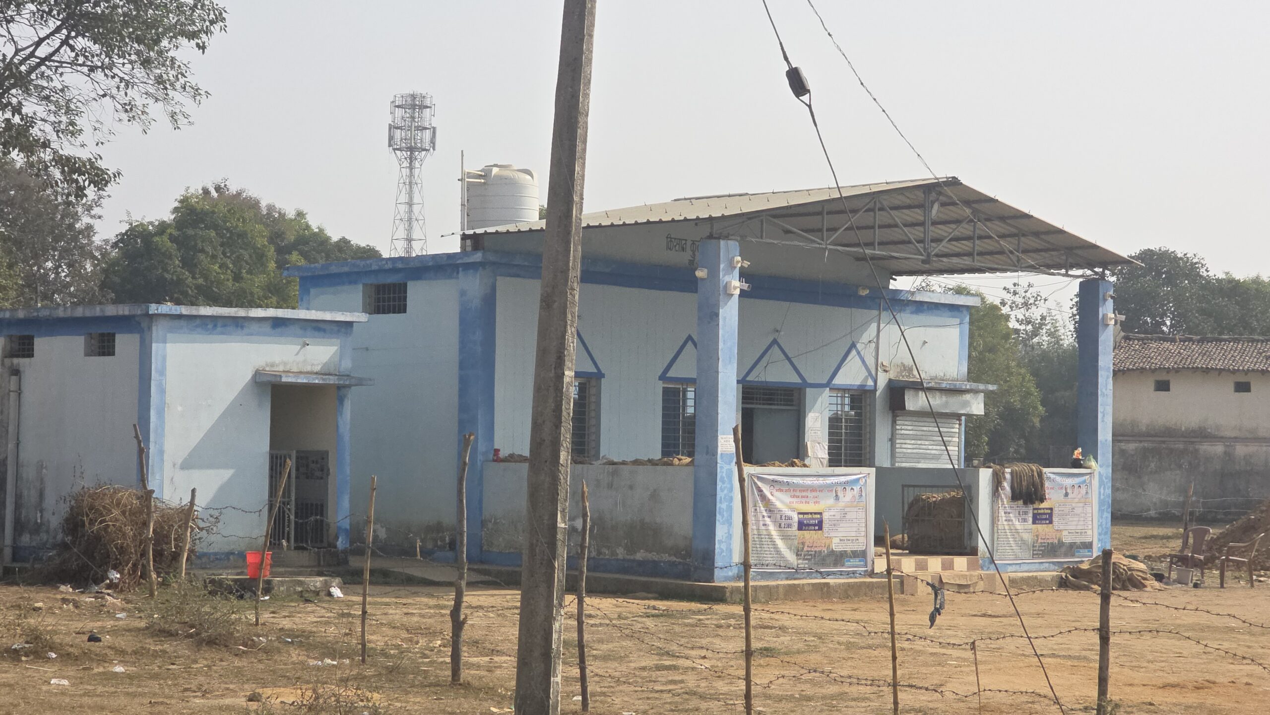 धान उपार्जन केंद्र नुनेरा में धान की हो रही काला बाजारी । रात के अंधेरे में निगरानी समिति ने पकड़ी संदिग्ध गतिविधि