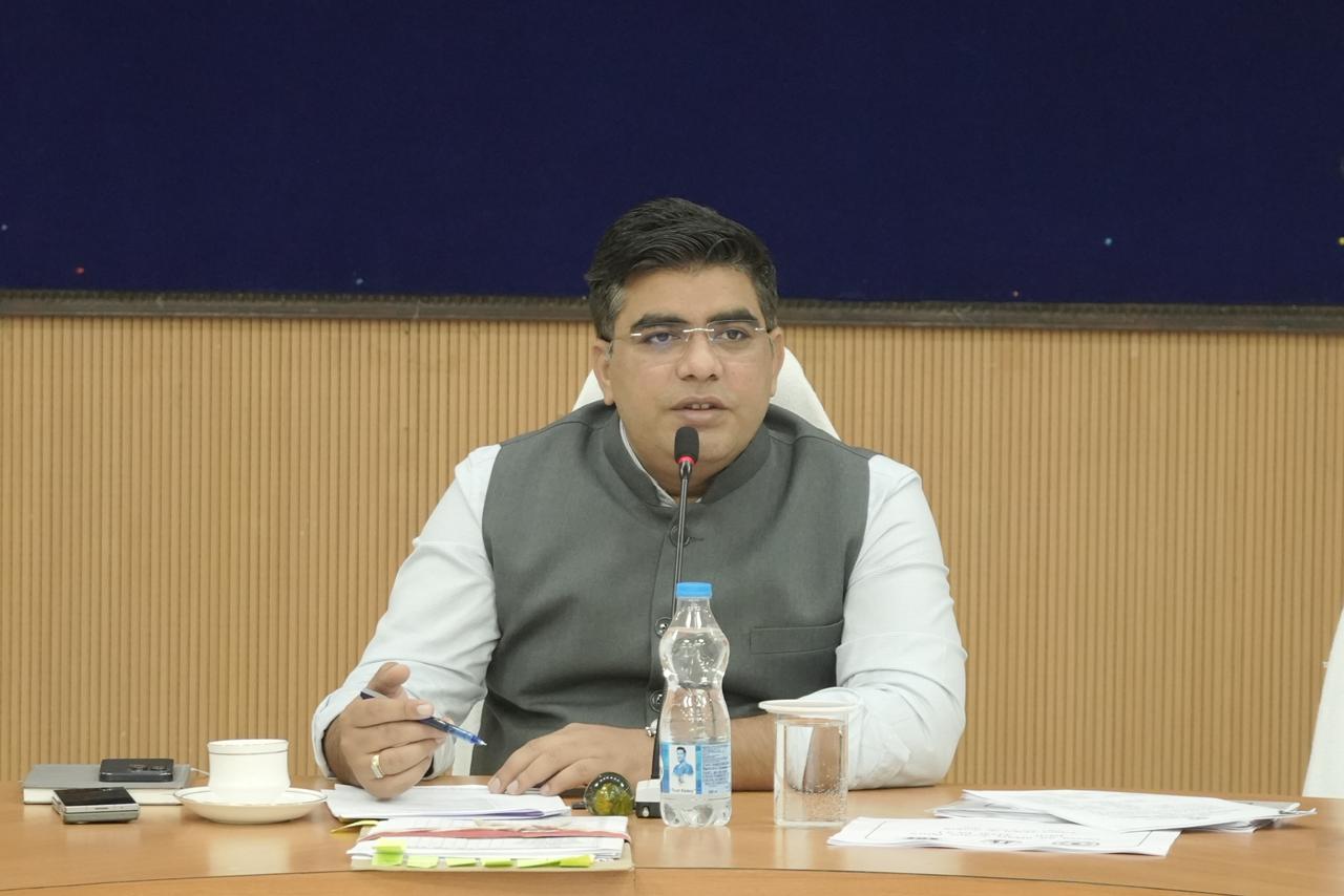 कलेक्टर श्री कुणाल दुदावत की अध्यक्षता में समय-सीमा बैठक हुई आयोजित