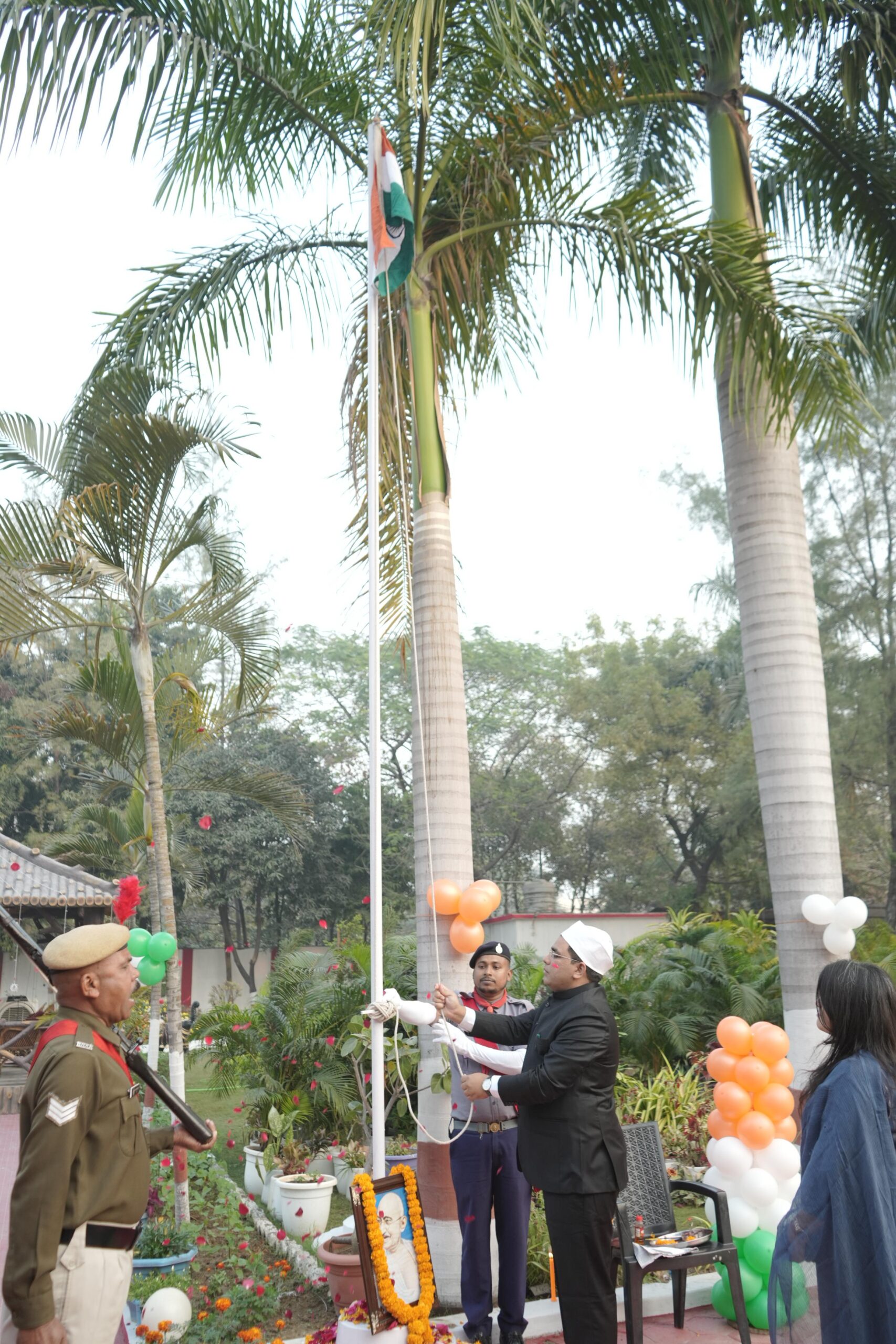 राजस्व मंत्री श्री टंक राम वर्मा ने मुख्य समारोह में किया ध्वजारोहण