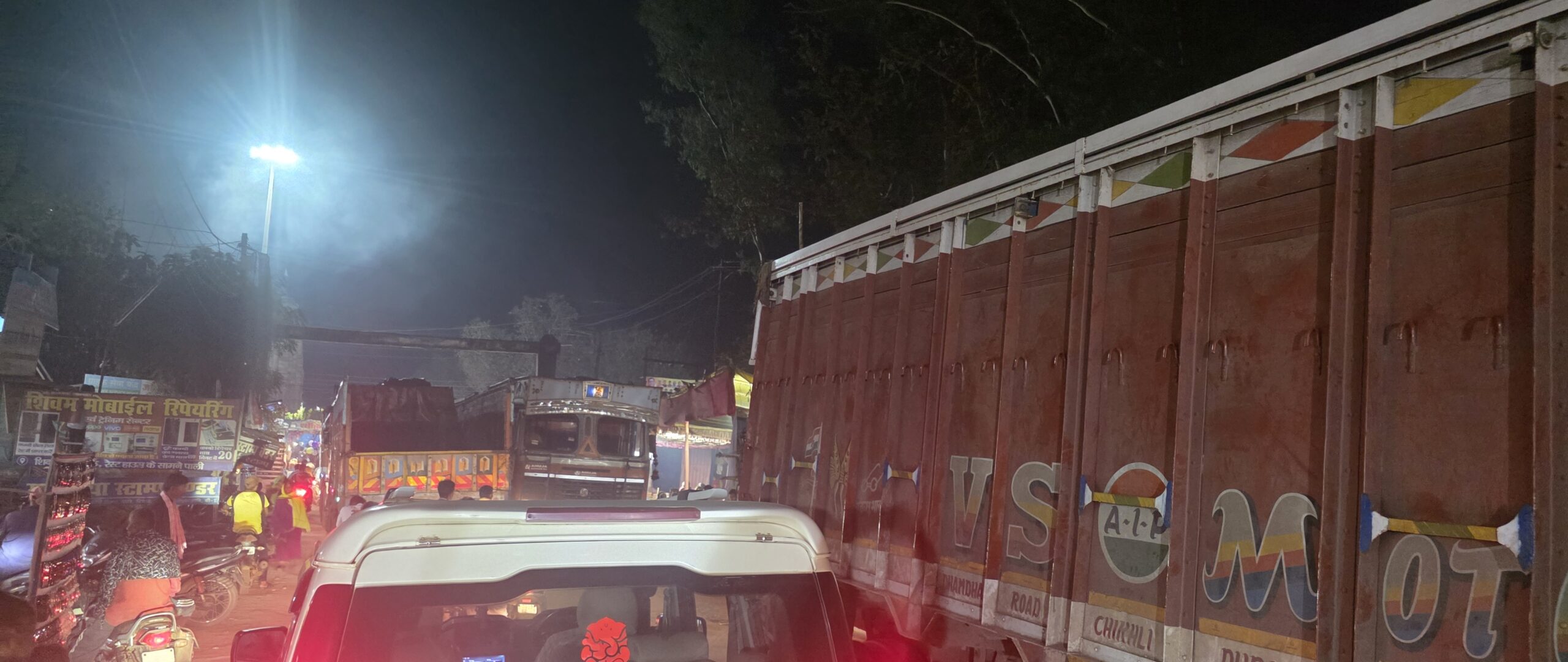 पाली मेले में भारी वाहनों के प्रवेश से बढ़ी परेशानी ! अव्यवस्था को लेकर लोगों में रोष ! जिम्मेदारों ने अपनाया गैर रवैया