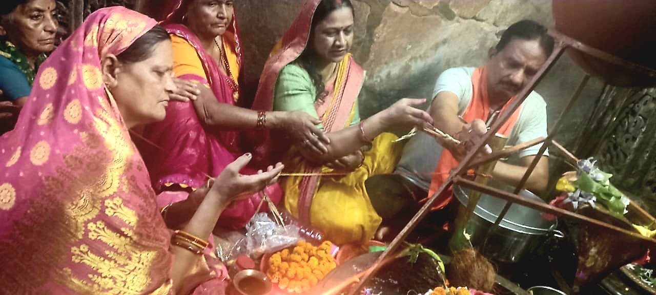 सोमनाथ स्वाभिमान पर्व पर शिव मंदिर में रुद्राभिषेक पूजन