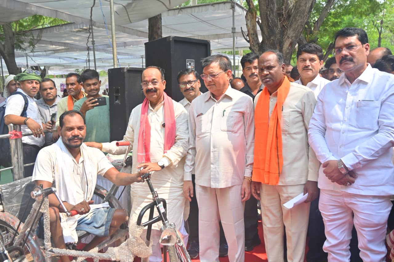 डोंगानाला जनसमस्या निवारण शिविर में आवेदन पर हुई त्वरित कार्रवाई, मौके पर मिला ट्राइसाइकिल’