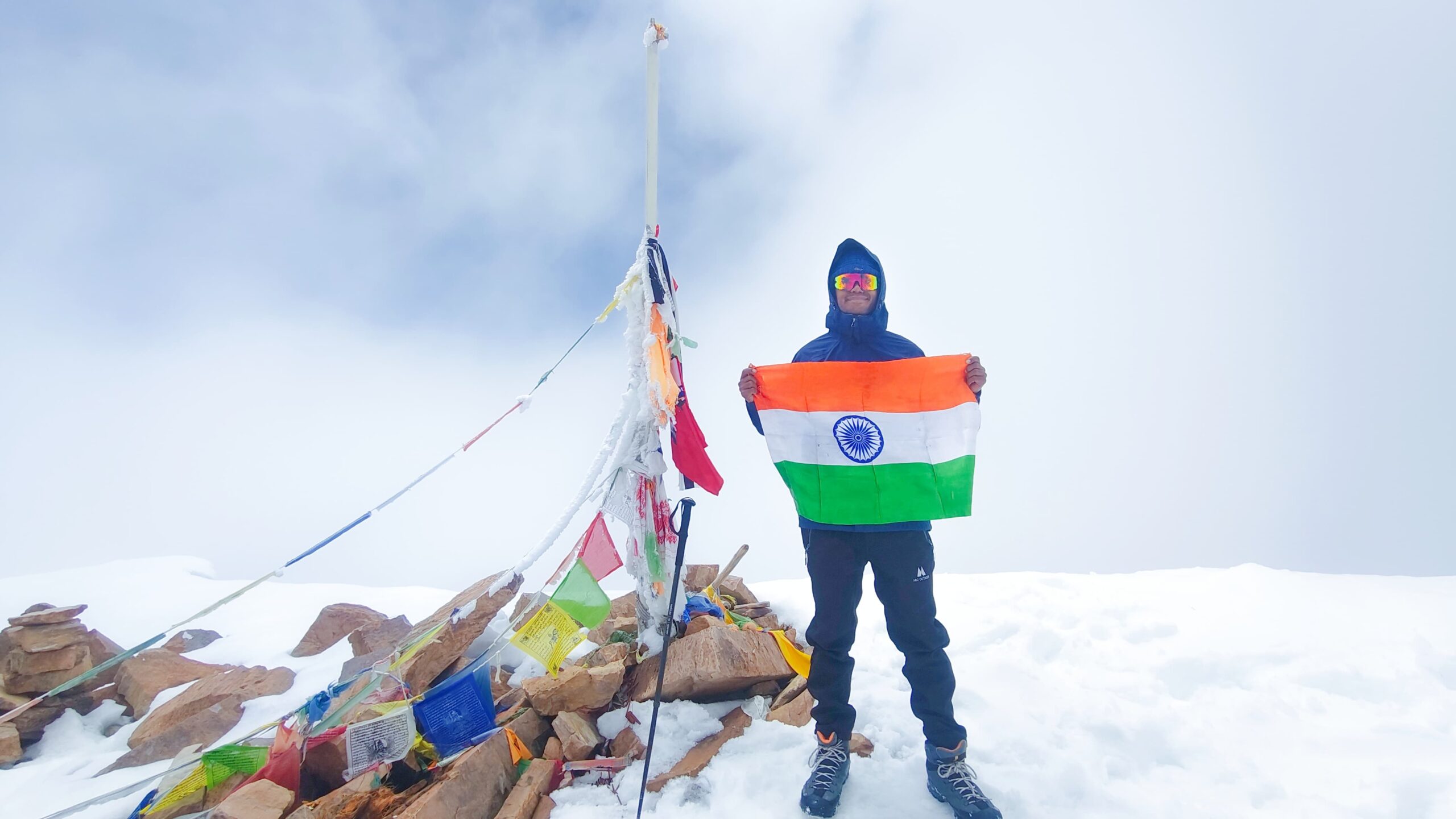 कोरबा के हरीश पोर्ते ने माउंट युनम पर फहराया तिरंगा, अगला लक्ष्य एवरेस्ट