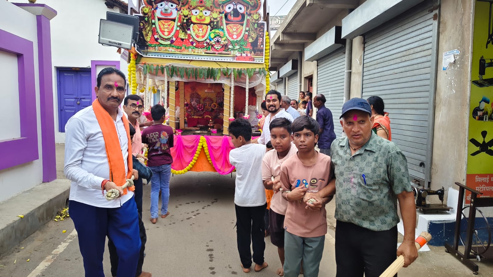 पाली नगर में धूमधाम से निकली भगवान जगन्नाथ की रथयात्रा, भक्तों ने खींचा रथ*