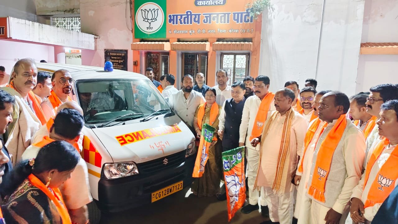 पाली-तानाखार विधानसभा क्षेत्र की जनता को मिली एंबुलेंस सेवा, डॉ. पवन सिंह ने सेवा एवं समर्पण की भावना से किया समर्पित
